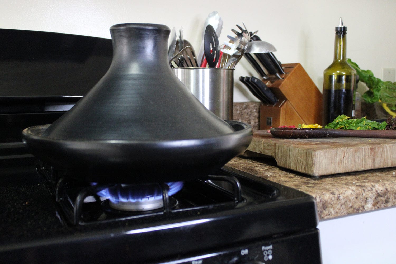 Chamba Cookware Authentic Chamba Tagine - Elegant, All-Natural Black Clay Pan for Braising, Baking and Serving Stews and More - Distinctive Shape Keeps Food Moist - Stovetop & Oven Safe – Handmade in Colombia